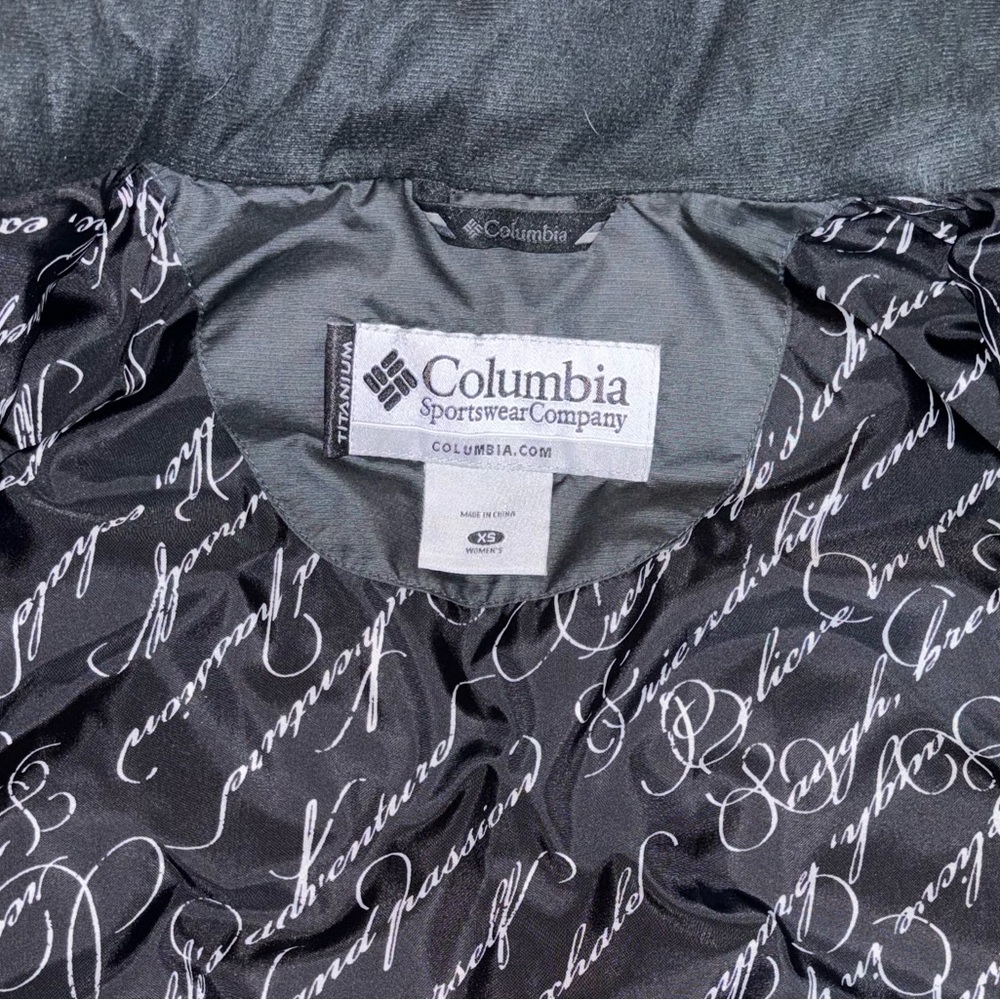 Columbia XS puffy vest with detachable hood